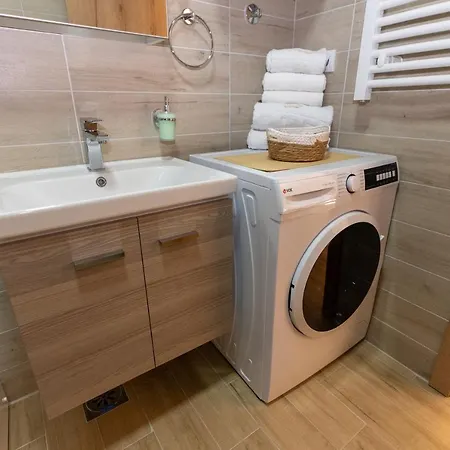 Hill Isidorovic Apartment