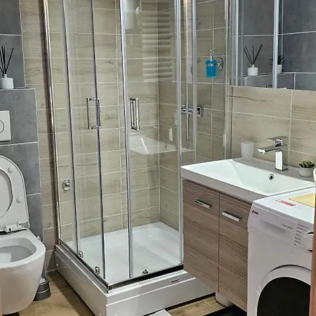 Hill Isidorovic Apartment