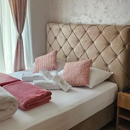 Hill Isidorovic Apartment *