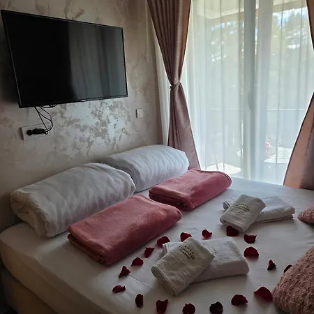 Hill Isidorovic Apartment